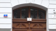 Fragment wyremontowanych drzwi przy Opolskiej 3